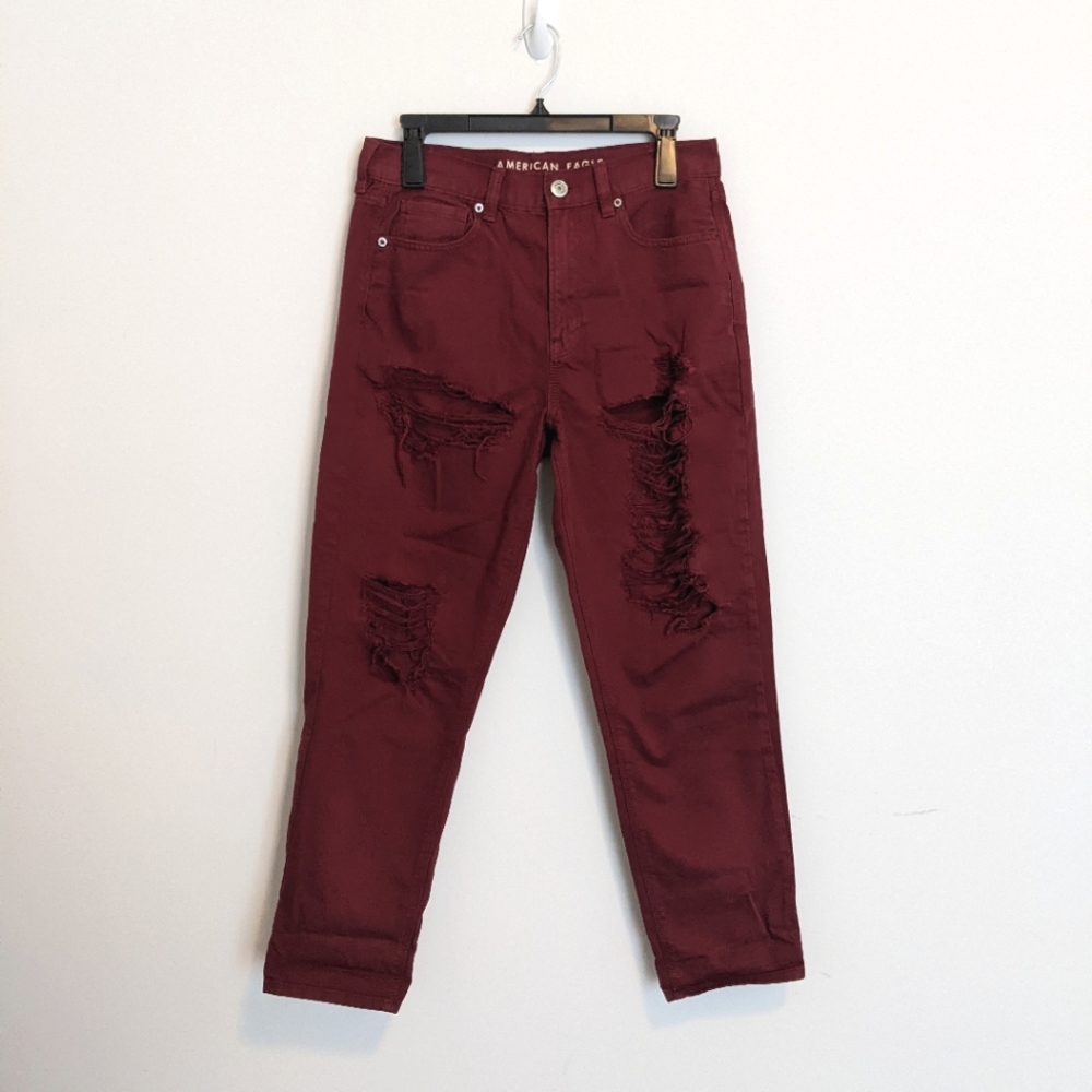 American Eagle mom jean distressed maroon burgundy size 8